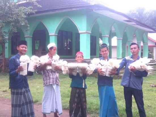 Pesantren At-Tarbiyatut Tijaniyah Kotaanyar, Godok Santri Mengenal Bisnis